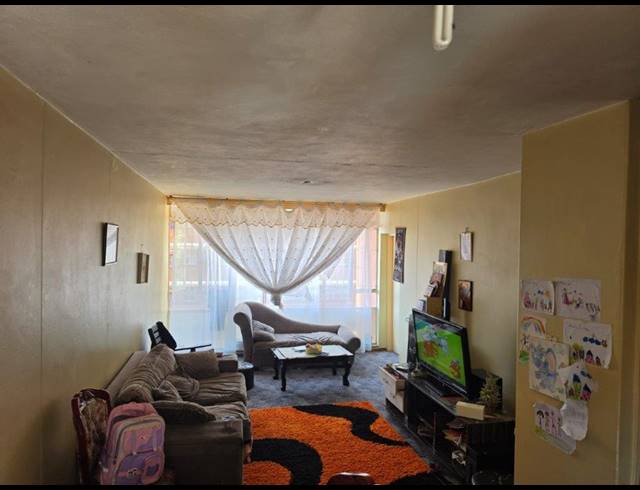 1.5 BEDROOM APARTMENT FOR SALE IN SUNNYSIDE